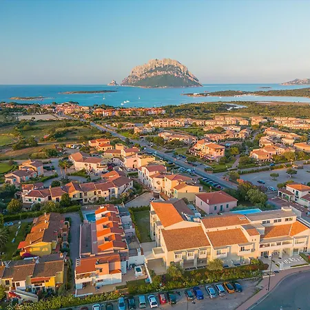 Szálloda Isa - With Panoramic Swimming Pool In Just 850 Mt From The Sea Porto San Paolo