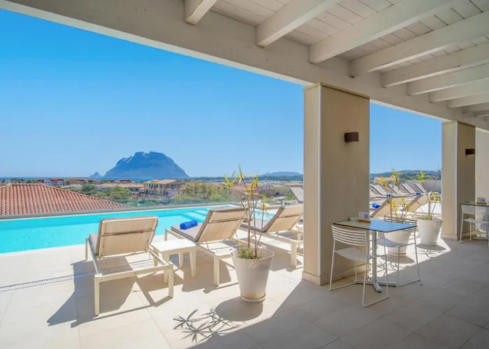 Isa - With Panoramic Swimming Pool In Just 850 Mt From The Sea Szálloda