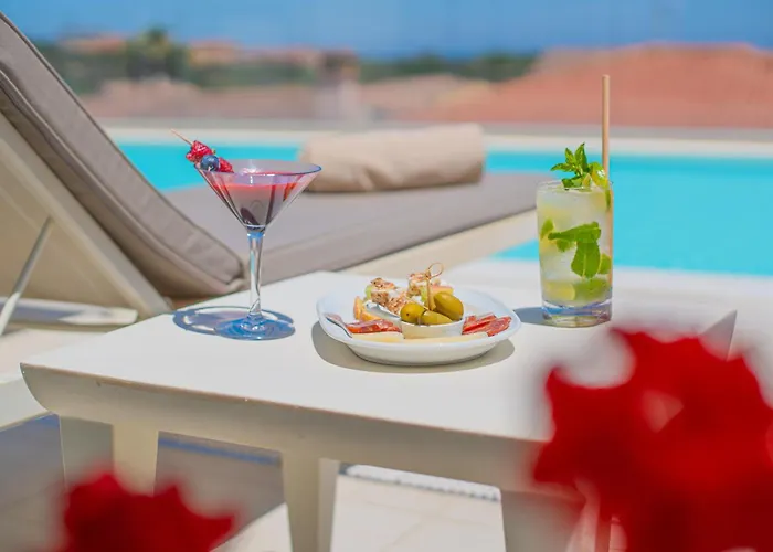 Szálloda Isa - With Panoramic Swimming Pool In Just 850 Mt From The Sea