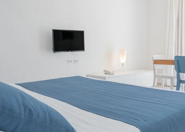 Szálloda Isa - With Panoramic Swimming Pool In Just 850 Mt From The Sea 4*
