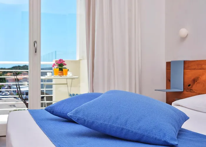 Isa - With Panoramic Swimming Pool In Just 850 Mt From The Sea Szálloda