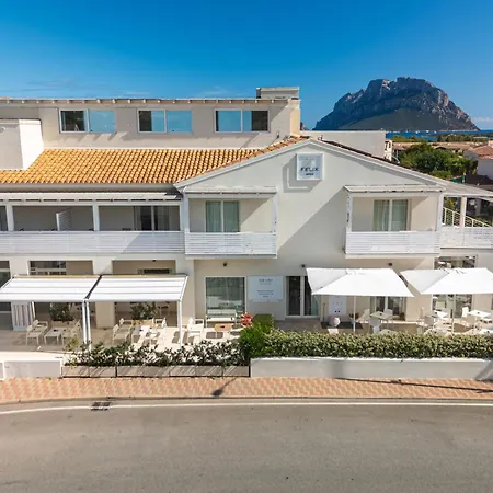 فندق Isa - With Panoramic Swimming Pool In Just 850 Mt From The Sea 4*