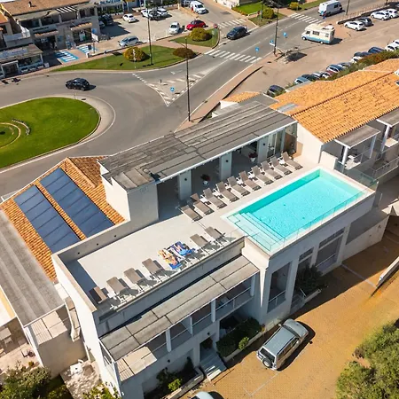 Isa - With Panoramic Swimming Pool In Just 850 Mt From The Sea فندق