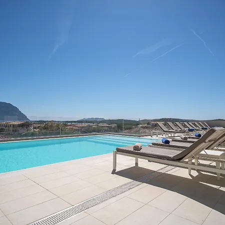 Isa - With Panoramic Swimming Pool In Just 850 Mt From The Sea بورتو سان باولو