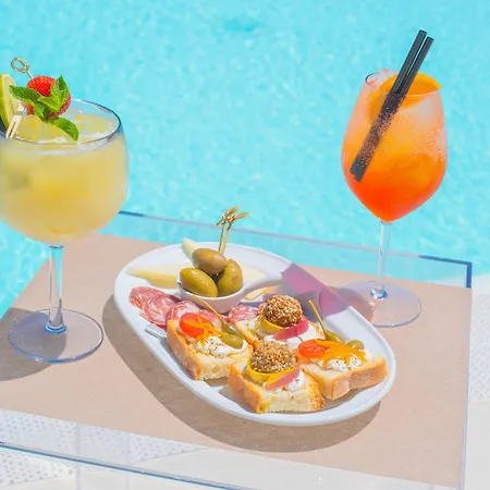 Isa - With Panoramic Swimming Pool In Just 850 Mt From The Sea 4*