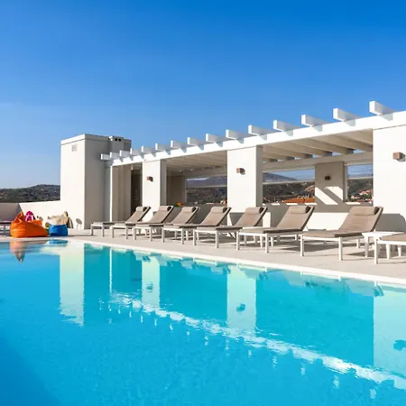 Isa - With Panoramic Swimming Pool In Just 850 Mt From The Sea فندق