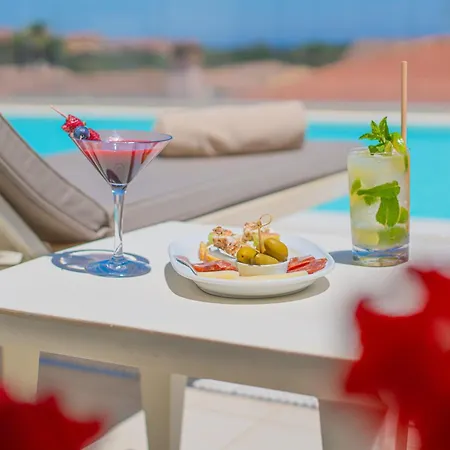 فندق Isa - With Panoramic Swimming Pool In Just 850 Mt From The Sea