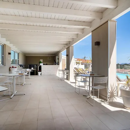 Isa - With Panoramic Swimming Pool In Just 850 Mt From The Sea فندق بورتو سان باولو