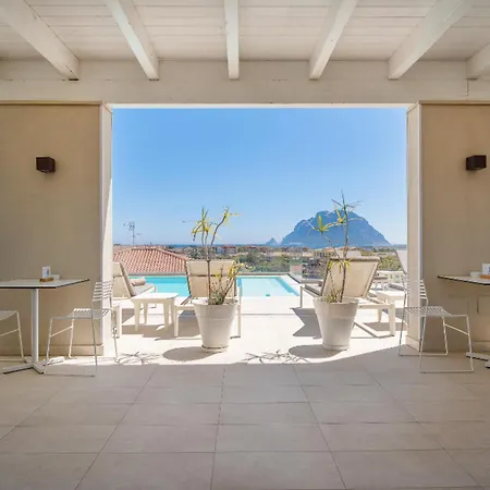 فندق Isa - With Panoramic Swimming Pool In Just 850 Mt From The Sea بورتو سان باولو