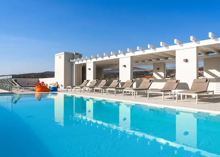 Isa - With Panoramic Swimming Pool In Just 850 Mt From The Sea Hotel