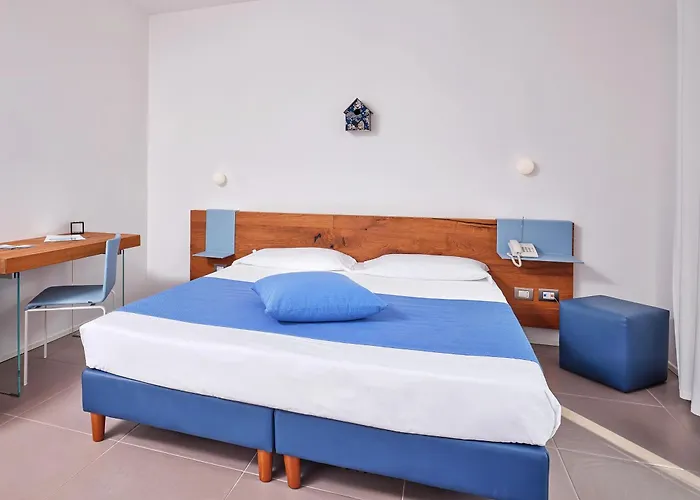 Isa - With Panoramic Swimming Pool In Just 850 Mt From The Sea Hotel 4*