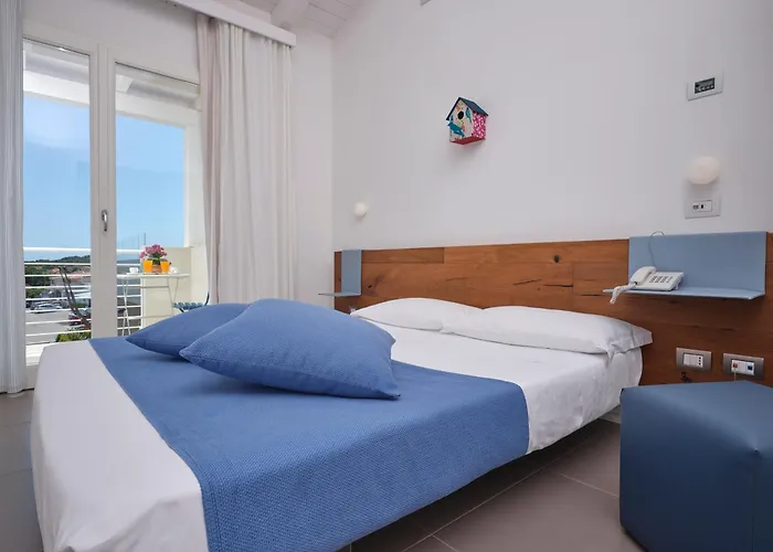 Isa - With Panoramic Swimming Pool In Just 850 Mt From The Sea Porto San Paolo (Sardinia)